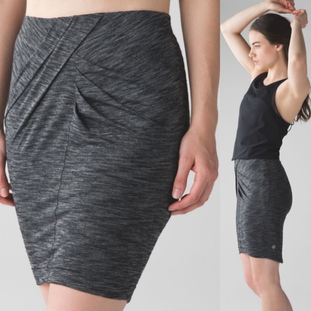Lululemon Yoga Haven Skirt Grey Mini‎ Ruched Size 2 Pull On Minimalist Capsule